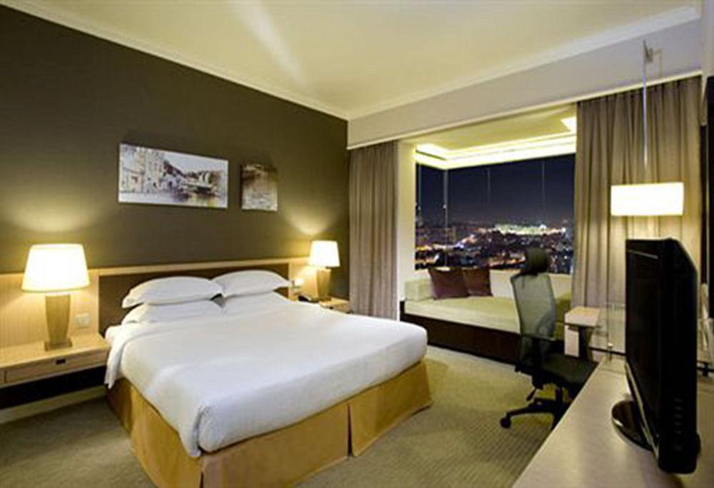 Hotel Equatorial Melaka Zewnętrze zdjęcie A room at the hotel