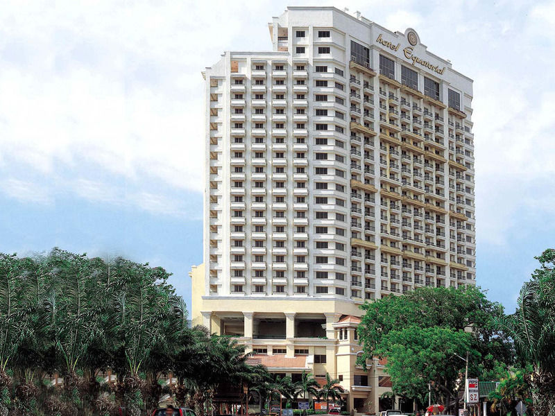 Hotel Equatorial Melaka Zewnętrze zdjęcie The hotel in 2012