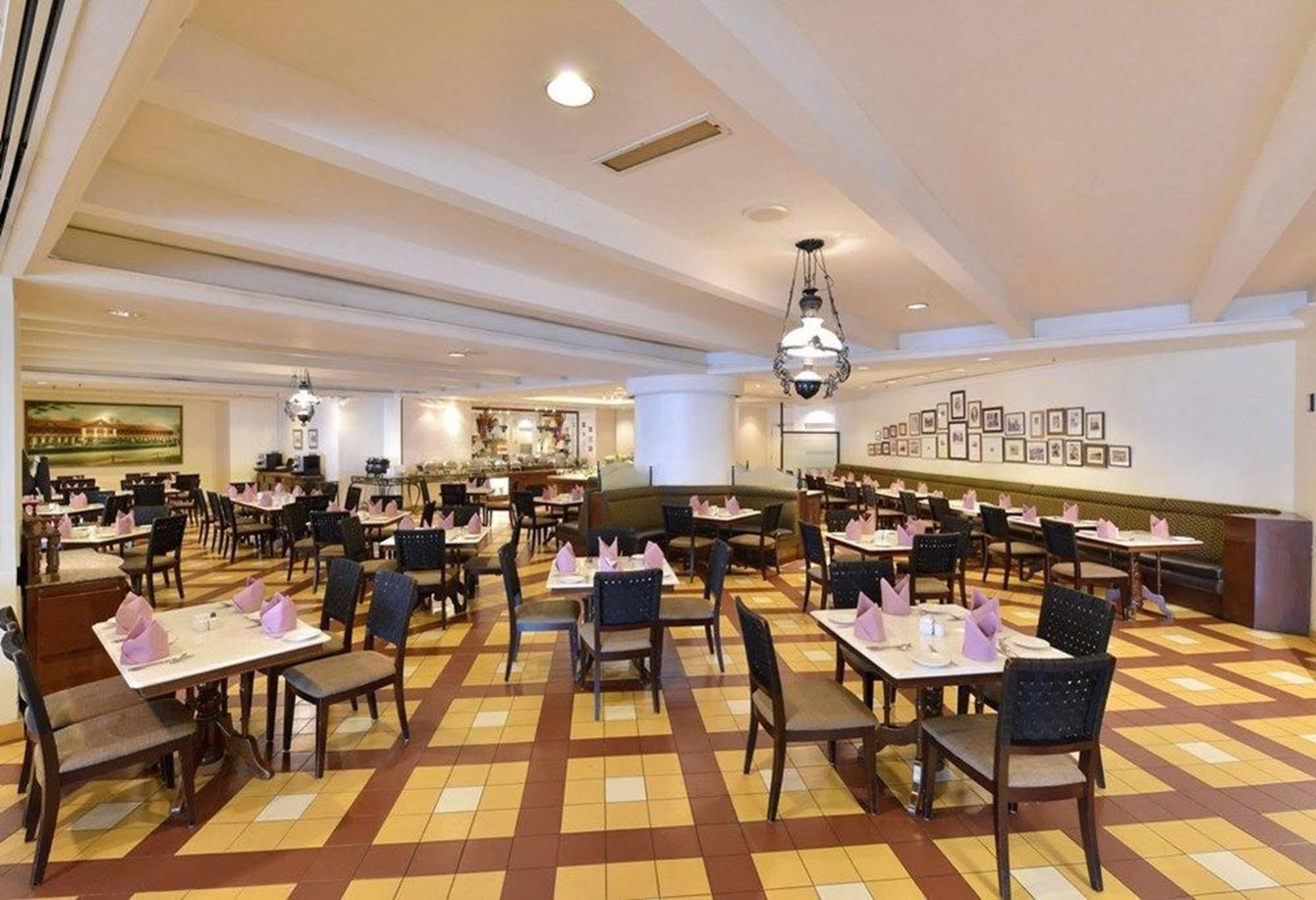 Hotel Equatorial Melaka Zewnętrze zdjęcie The restaurant