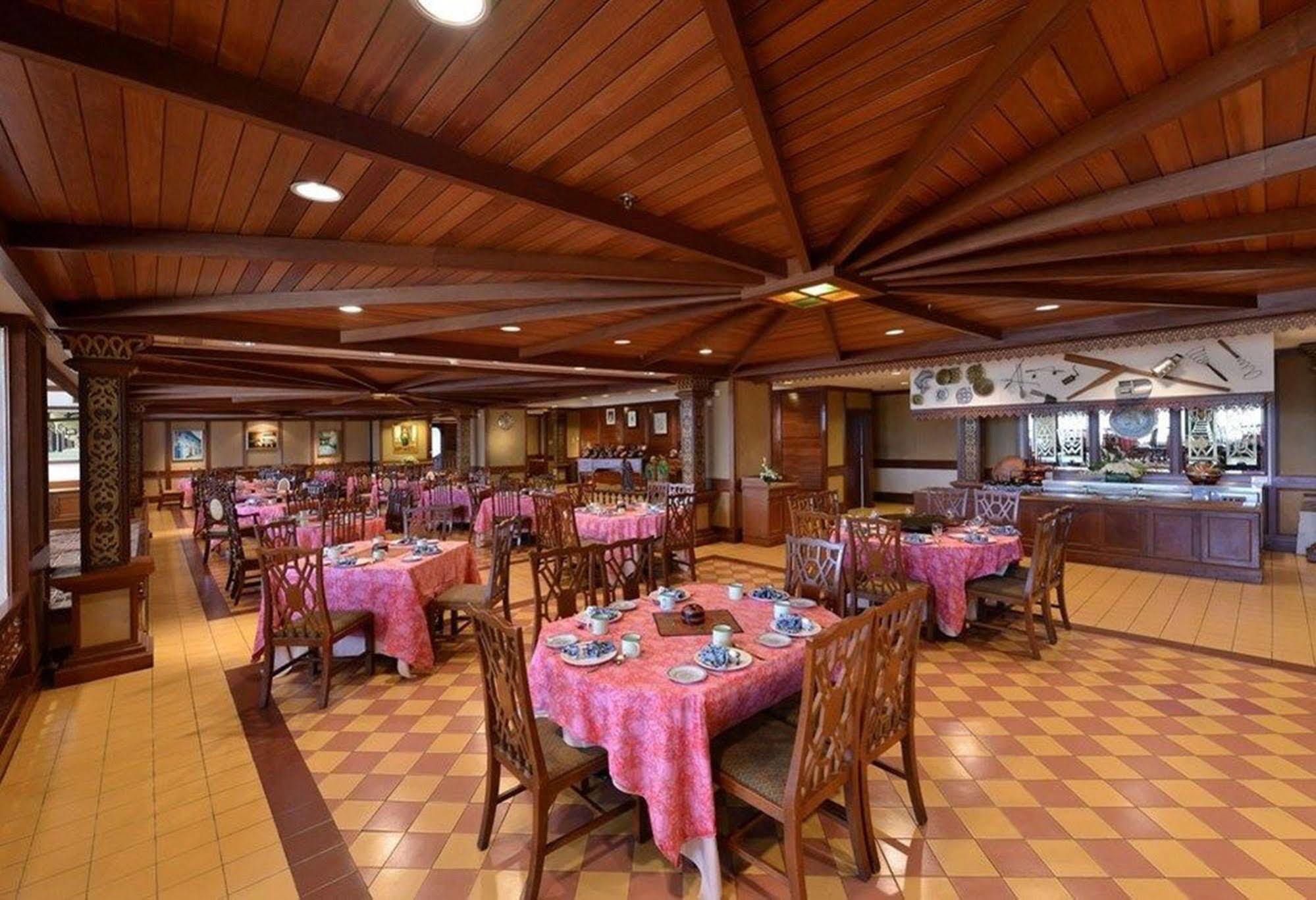 Hotel Equatorial Melaka Zewnętrze zdjęcie The dining room