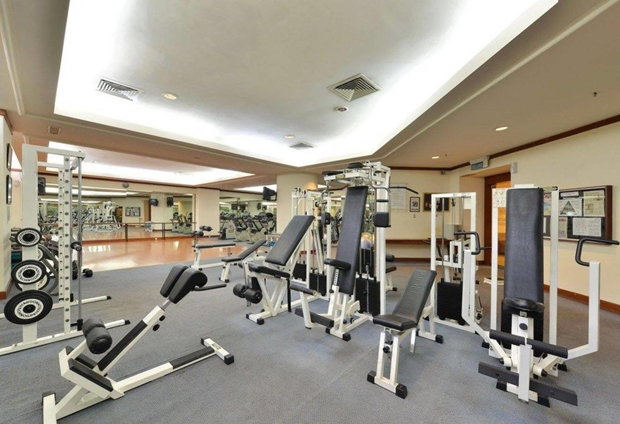 Hotel Equatorial Melaka Zewnętrze zdjęcie A gym at a hotel