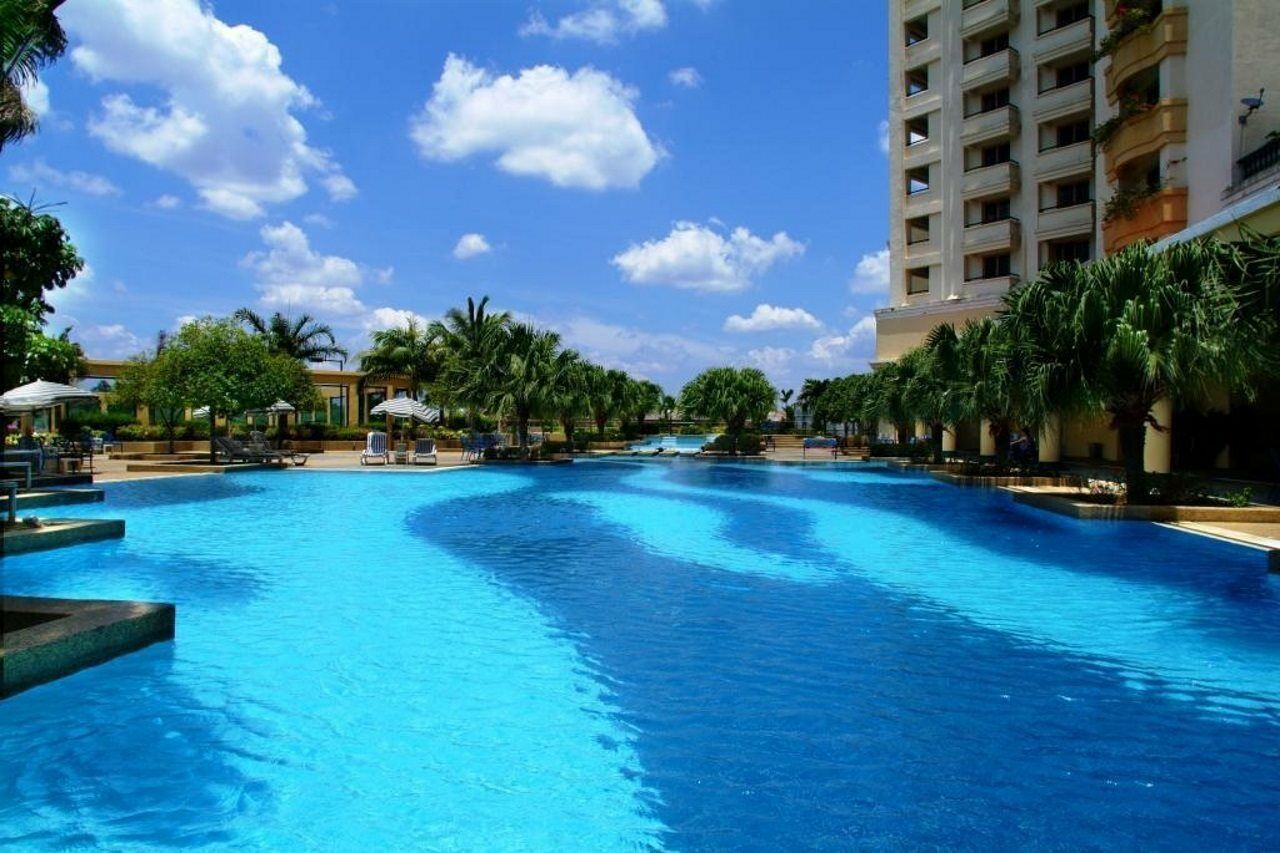 Hotel Equatorial Melaka Udogodnienia zdjęcie The pool at the Shangri-La Hotel, Manila