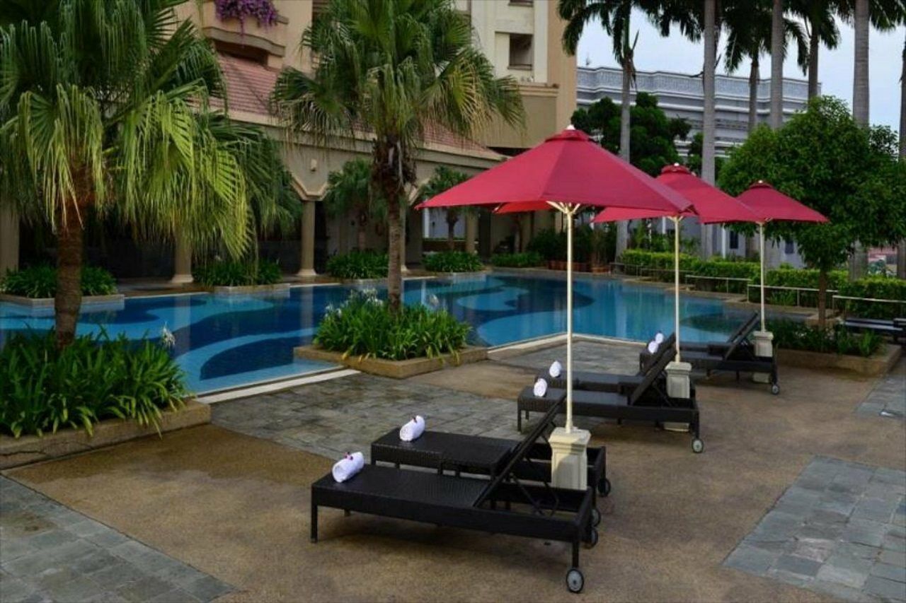 Hotel Equatorial Melaka Zewnętrze zdjęcie The pool at the hotel