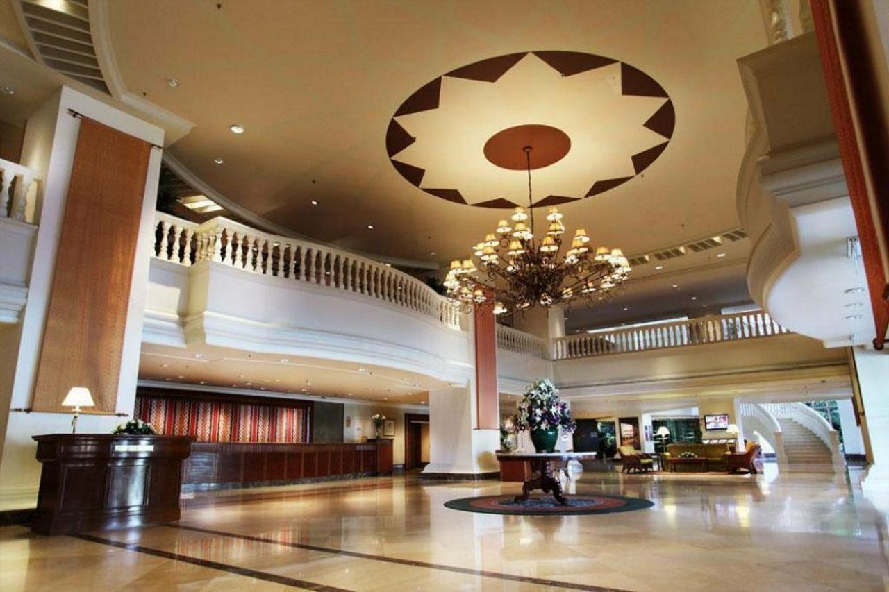 Hotel Equatorial Melaka Zewnętrze zdjęcie The lobby of the hotel